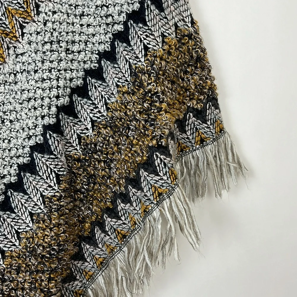 Women’s poncho sweater with fringe wrap shawl OS - Picture 4 of 9